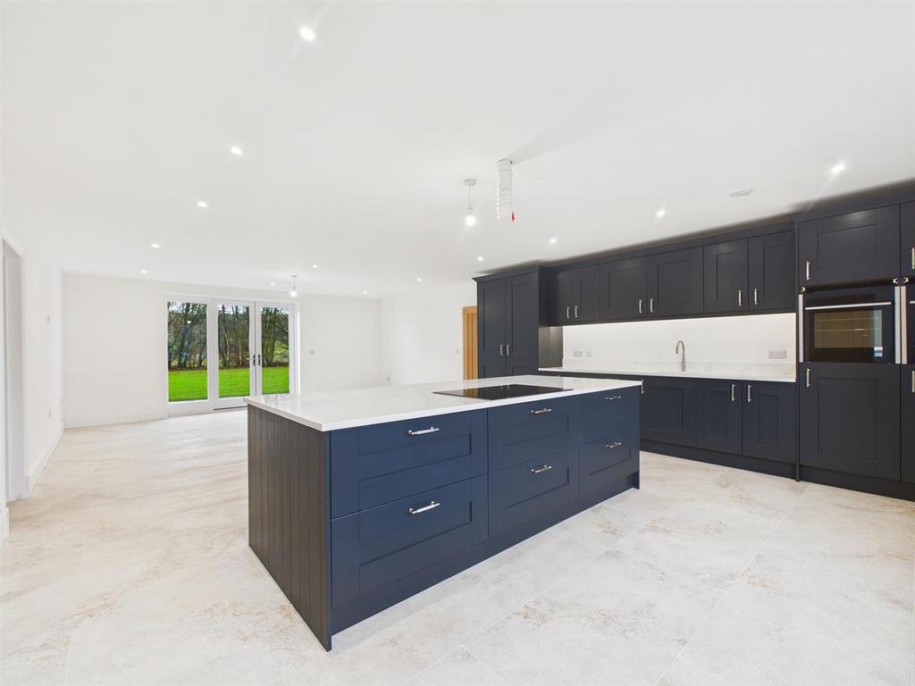 CAM03145 G0-PR0450-STILL005.jpg