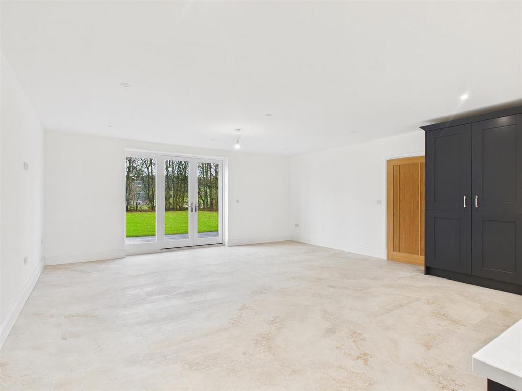 CAM03145 G0-PR0450-STILL003.jpg