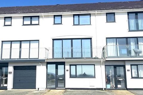 3 bedroom townhouse for sale, Victoria Parade, Pwllheli