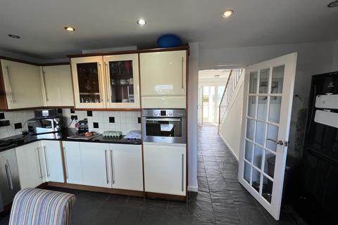3 bedroom townhouse for sale, Victoria Parade, Pwllheli