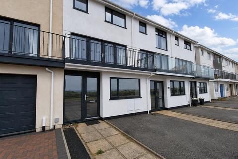 3 bedroom townhouse for sale, Victoria Parade, Pwllheli