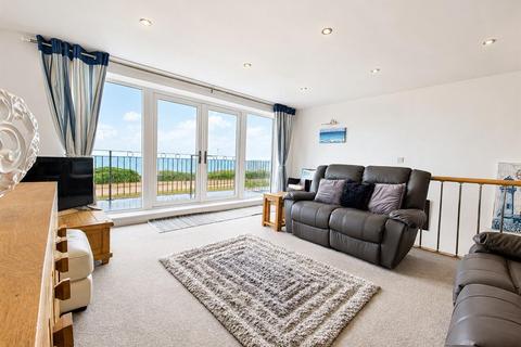 3 bedroom townhouse for sale, Victoria Parade, Pwllheli