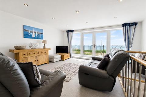 3 bedroom townhouse for sale, Victoria Parade, Pwllheli