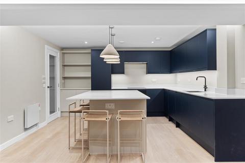 3 bedroom flat for sale, Streatham High Road, SW16