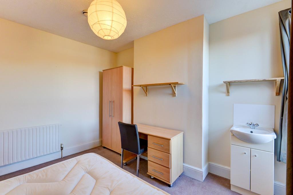 Bright, simply furnished double bedroom with a ...