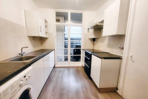 2 bedroom apartment to rent, Iron Mill Road, London SW18