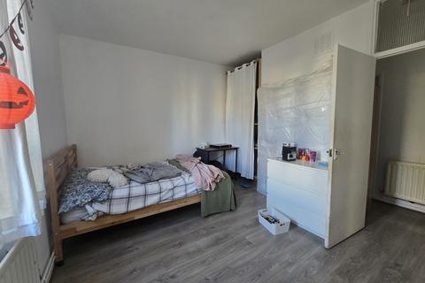2 bedroom apartment to rent, Iron Mill Road, London SW18