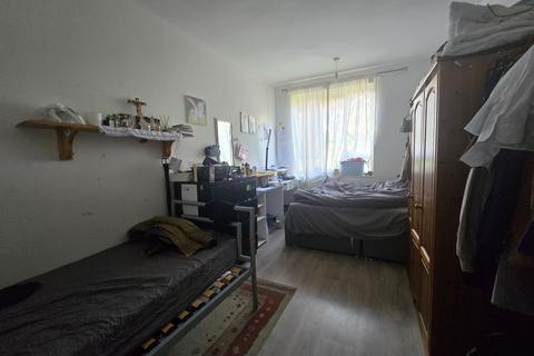 2 bedroom apartment to rent, Iron Mill Road, London SW18