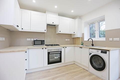 3 bedroom maisonette for sale, Grantham Court, Chadwell Heath, RM6
