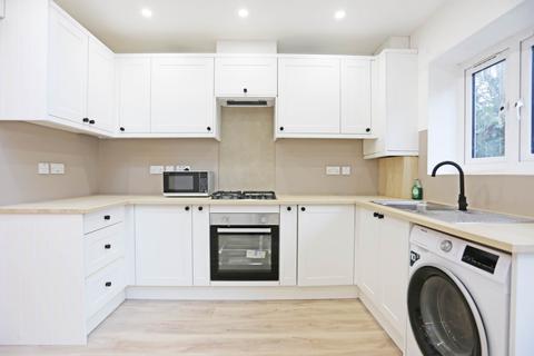 3 bedroom maisonette for sale, Grantham Court, Chadwell Heath, RM6