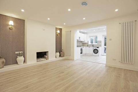 3 bedroom maisonette for sale, Grantham Court, Chadwell Heath, RM6
