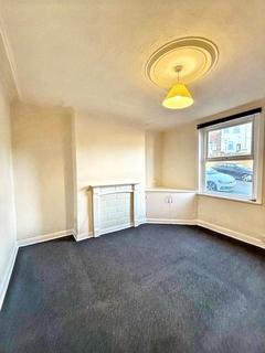 3 bedroom end of terrace house to rent, Woodgrove Road, Sheffield S9