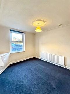 3 bedroom end of terrace house to rent, Woodgrove Road, Sheffield S9