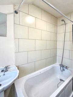 3 bedroom end of terrace house to rent, Woodgrove Road, Sheffield S9