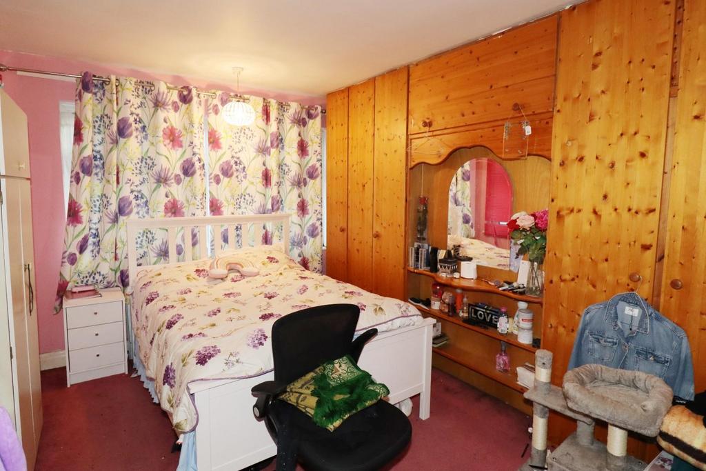 Bed 1.jpg