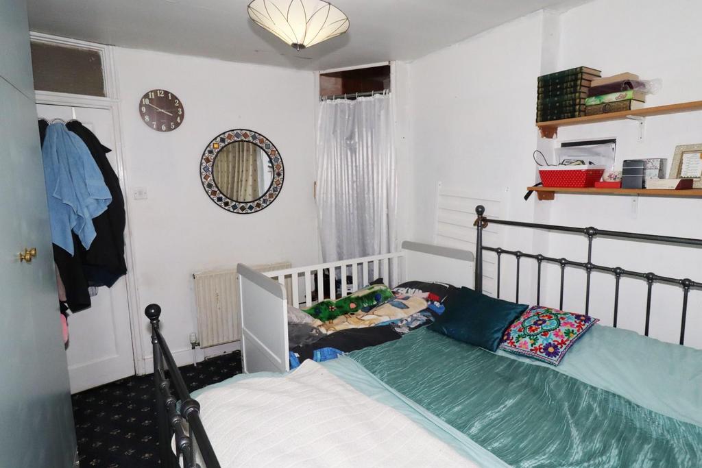Bed 2.jpg