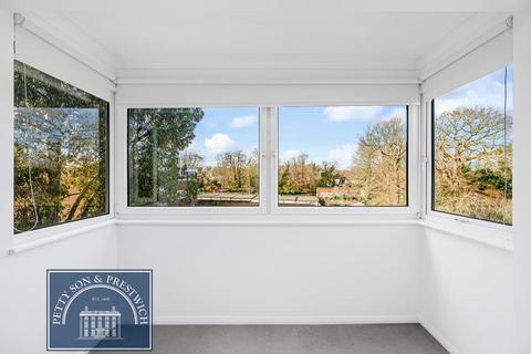 2 bedroom flat to rent, Trent Court, New Wanstead, Wanstead