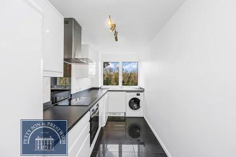 2 bedroom flat to rent, Trent Court, New Wanstead, Wanstead