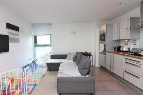 2 bedroom apartment to rent, Neutron Tower, 6 Blackwall Way, London, E14