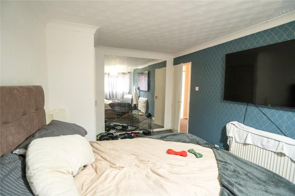 Bedroom 1 (2)
