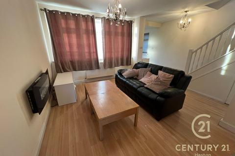 3 bedroom semi-detached house to rent, Oxford Avenue, HAYES UB3
