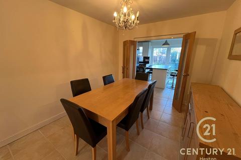 3 bedroom semi-detached house to rent, Oxford Avenue, HAYES UB3