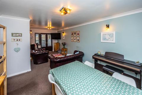 undefined, Romsey Close, Huddersfield HD3