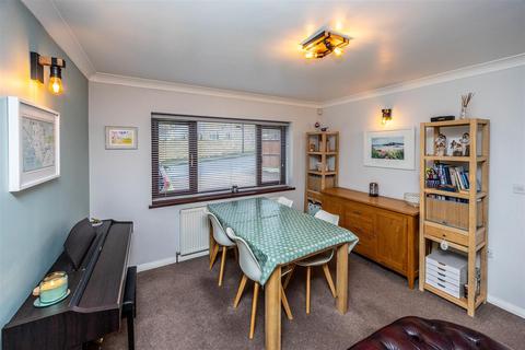 3 bedroom detached house for sale, Romsey Close, Huddersfield HD3