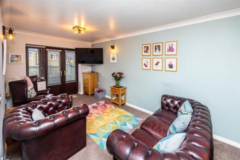 undefined, Romsey Close, Huddersfield HD3
