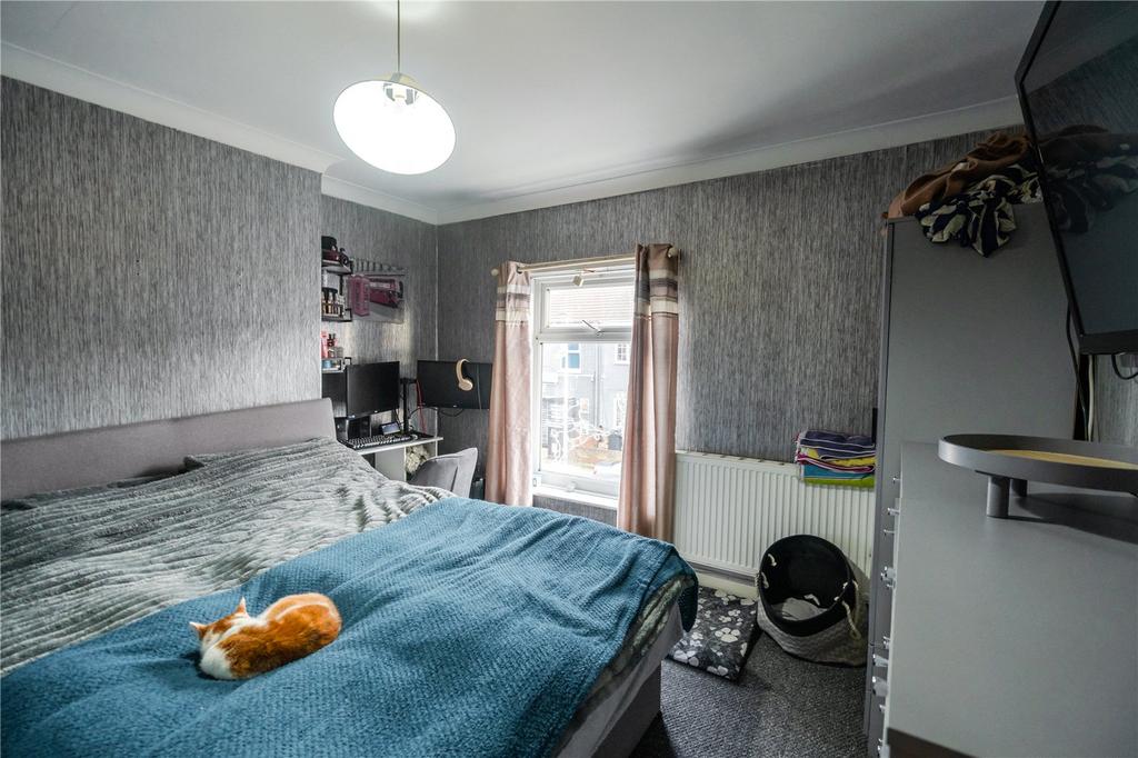 Bedroom 1 (2)