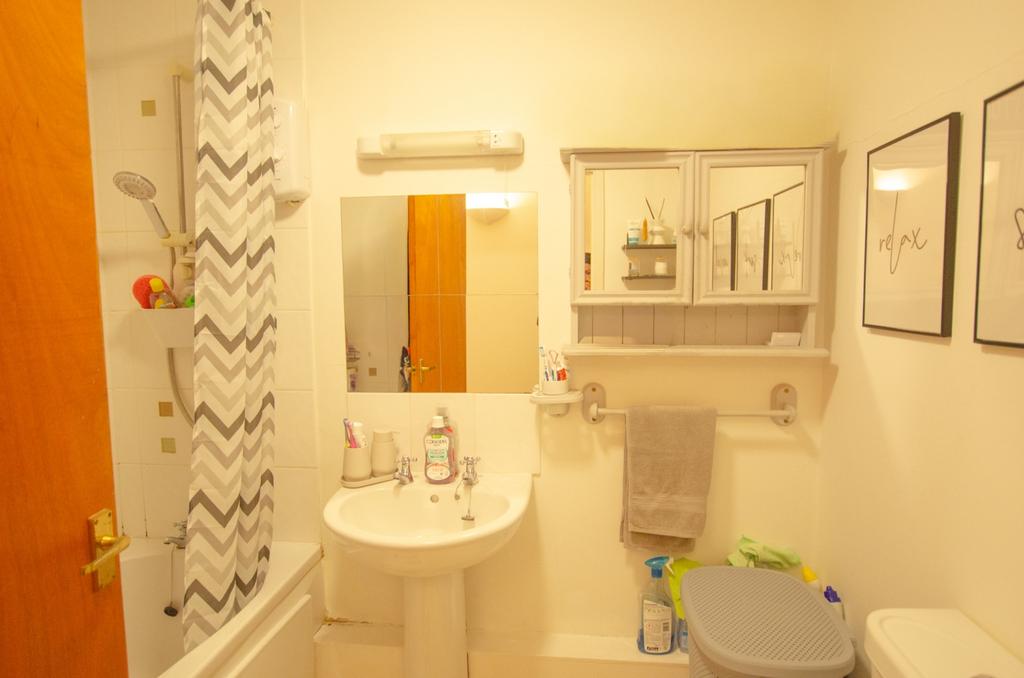 Flat 2, 2 Beaconsfield -12