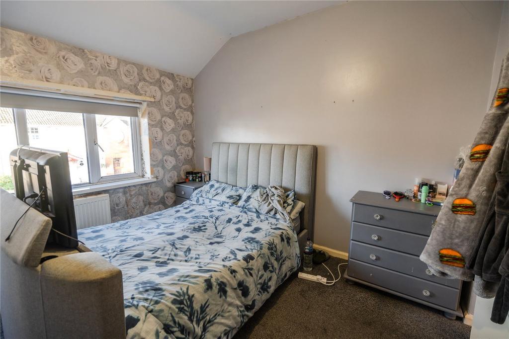 Bedroom 1 (2)