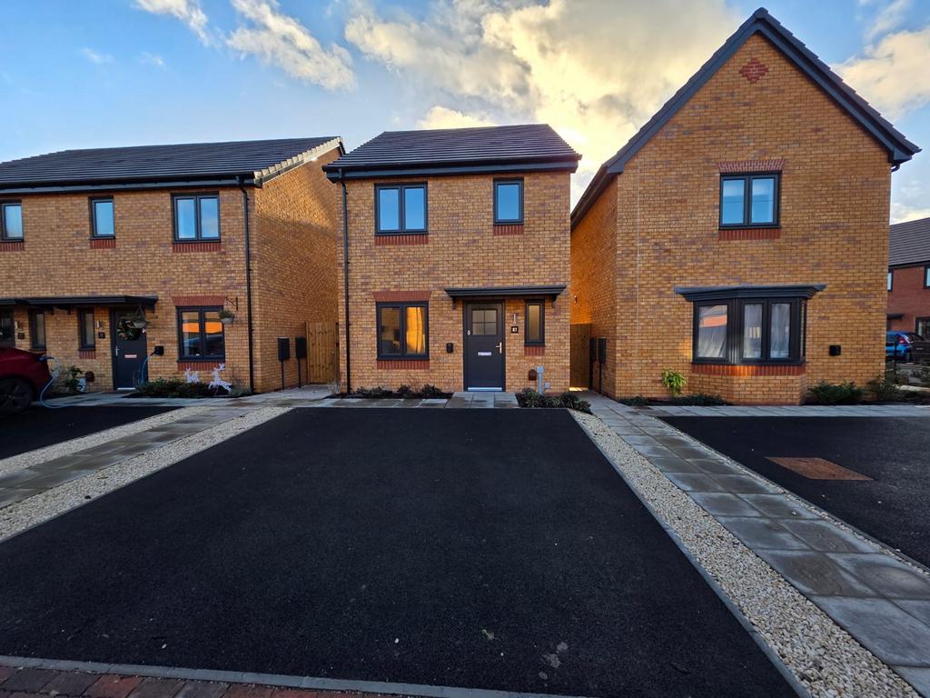 21 Whitebeam Way, ST17 4 GG