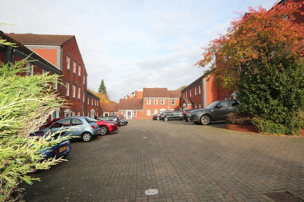 Centre Court, Halesowen - courtyard photo.JPG
