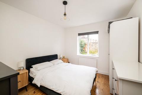 2 bedroom apartment to rent, Donaldson Road