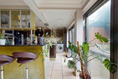 4 bedroom house of multiple occupation to rent, Lordship Road, London N16