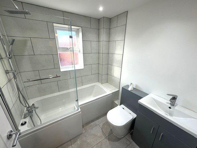 9 Atwater Bathroom