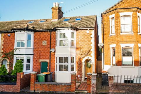4 bedroom end of terrace house for sale, Albany Road, Leighton Buzzard