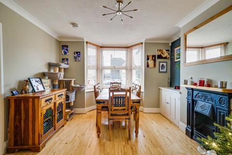 4 bedroom end of terrace house for sale, Albany Road, Leighton Buzzard
