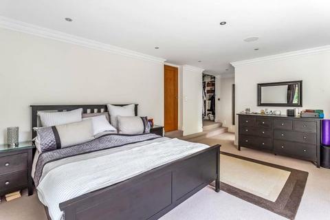 undefined, Roundhill, Woking, Surrey, GU22