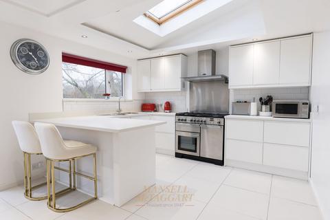 3 bedroom link detached house for sale, Chaucer Avenue, East Grinstead RH19
