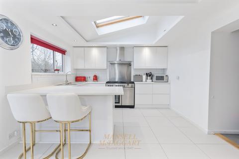 3 bedroom link detached house for sale, Chaucer Avenue, East Grinstead RH19
