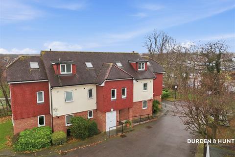 2 bedroom apartment for sale, Lime Tree Close, London E18