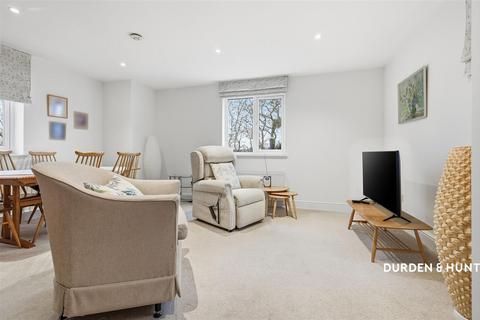 2 bedroom apartment for sale, Lime Tree Close, London E18