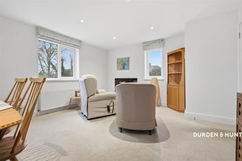 2 bedroom apartment for sale, Lime Tree Close, London E18