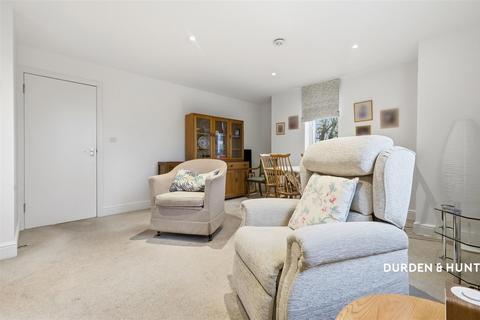 2 bedroom apartment for sale, Lime Tree Close, London E18