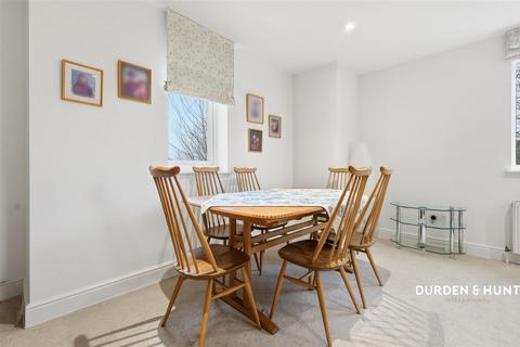 2 bedroom apartment for sale, Lime Tree Close, London E18