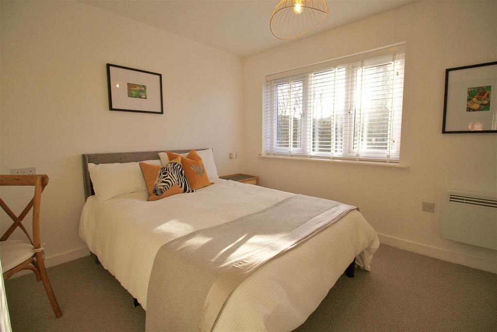 Bedroom 1.jpg