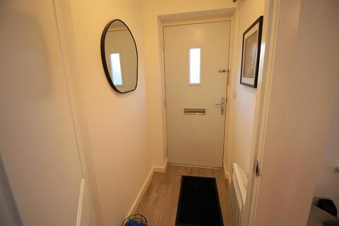 2 bedroom end of terrace house to rent, Carrfield, Hyde SK14