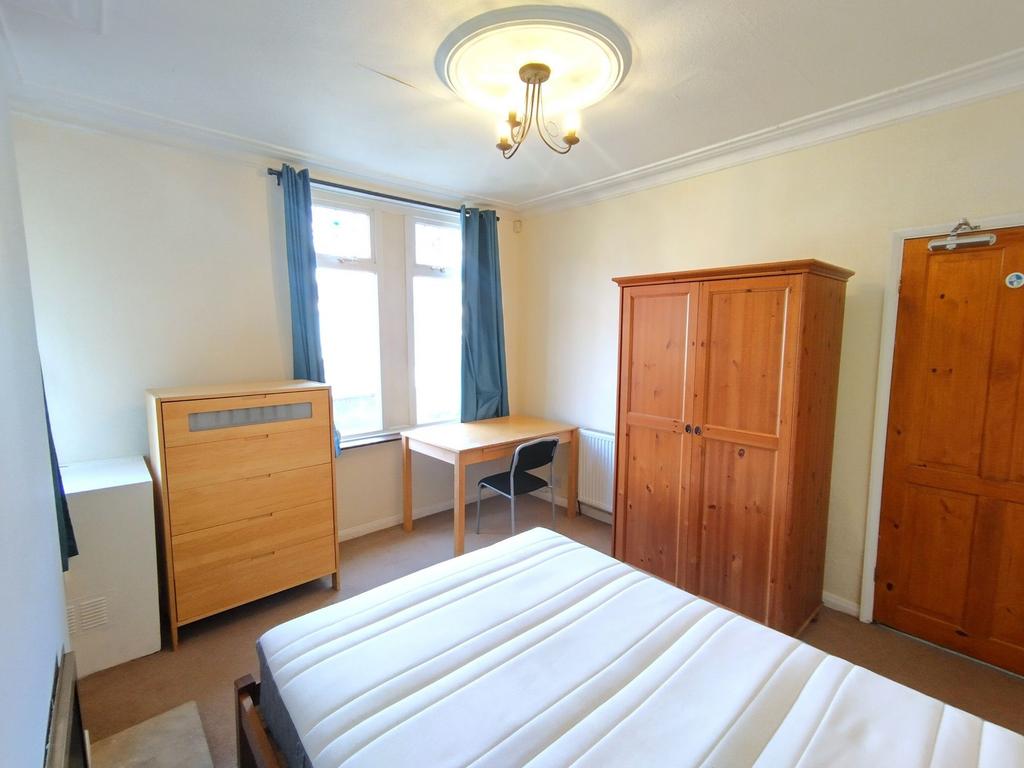 Bright furnished double bedroom with a large wi...